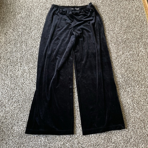 Chico’s Pull on Wide Leg Velour Pants. Chico’s size 1 - Picture 1 of 5